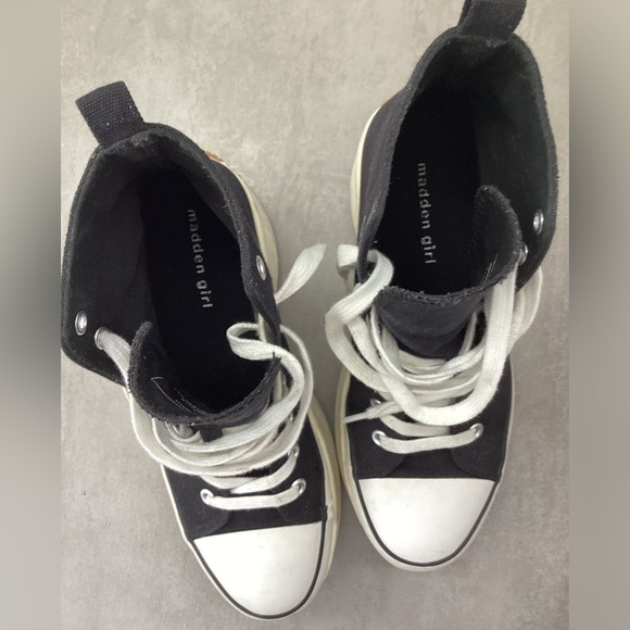 Madden Girl Winnona chunky heel tennis shoes. Size 8 - Black - Picture 8 of 10